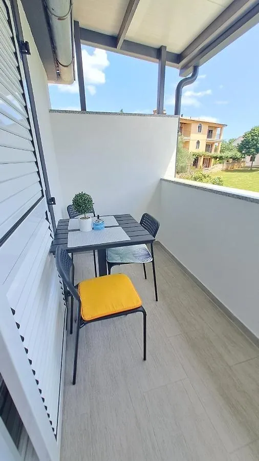 Apartmani Mirko Ρόβινι 0*,  Κροατία